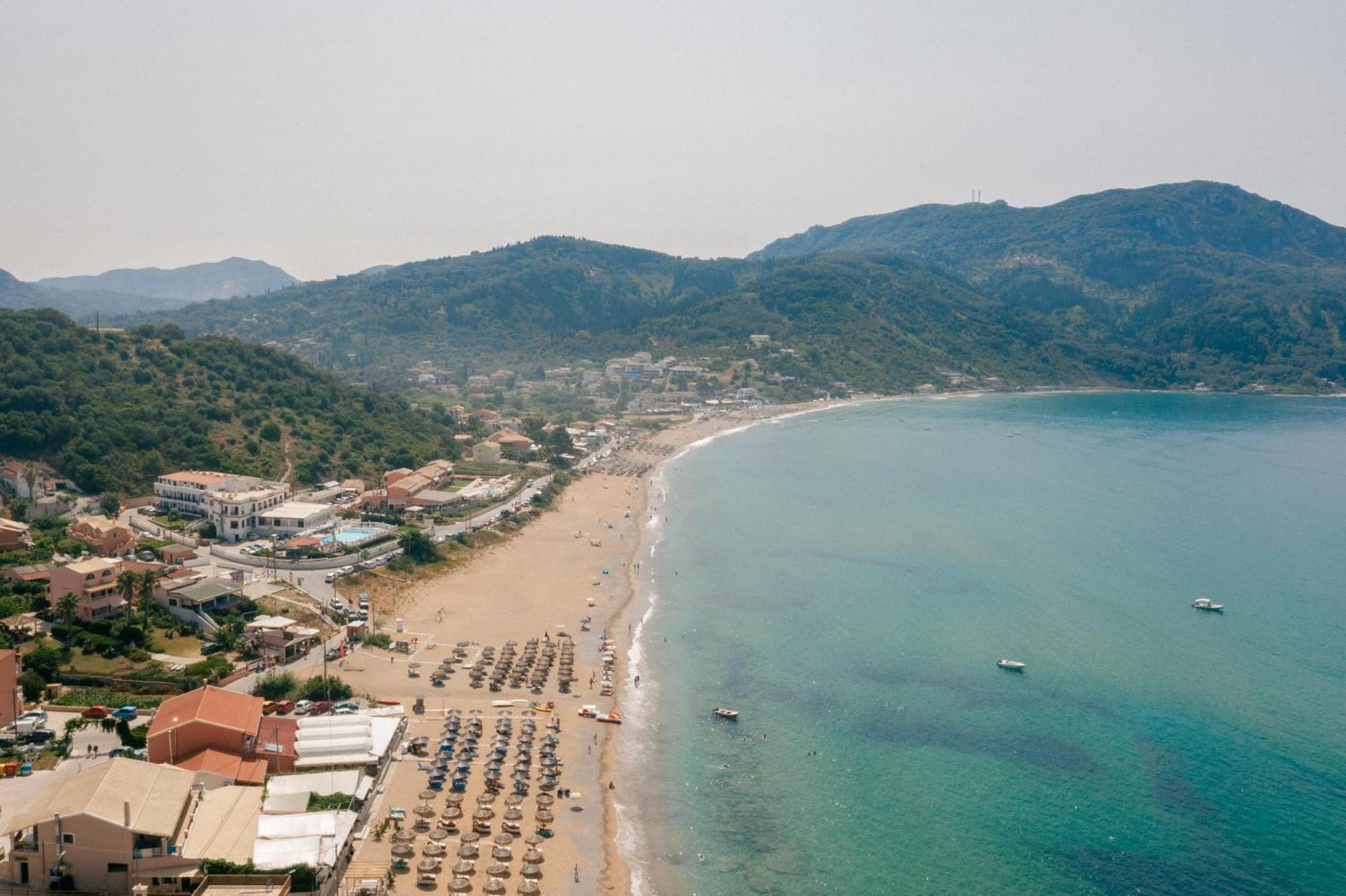 Delfini Agios Georgios Pagon